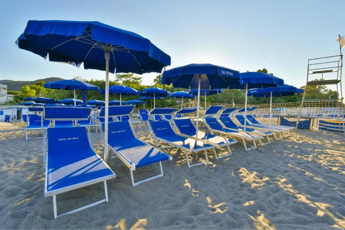 Hotel San Giovanni Terme, la spiaggia privata attrezzata